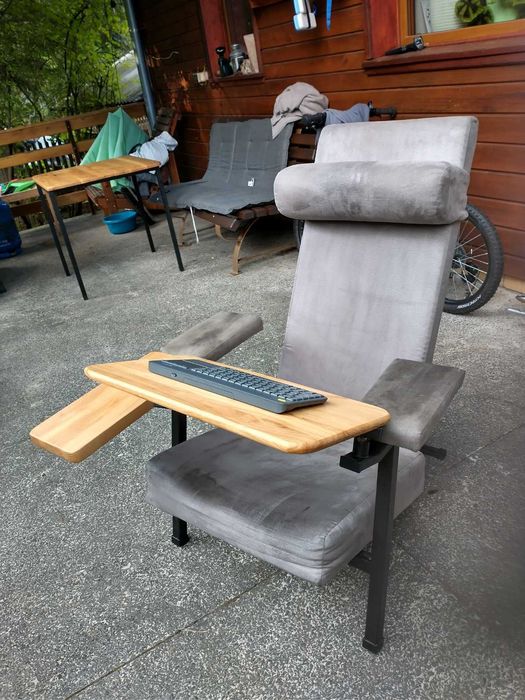 Fotel Vatabi KEJ + pulpit z litego jesionu do laptopa/PC