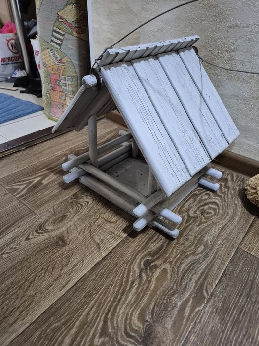 Годівниця для птахів.