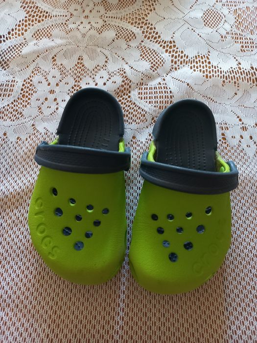 Дитячі крокси і тапочки для моря і плавання