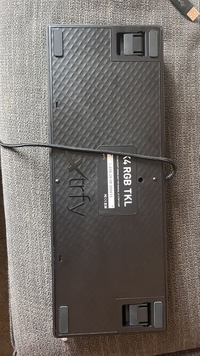 Teclado XTRFY K4 TKL RGB como novo
