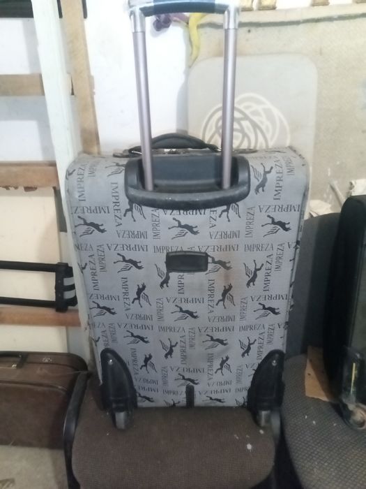 Продам чемодан в хорошем состояние