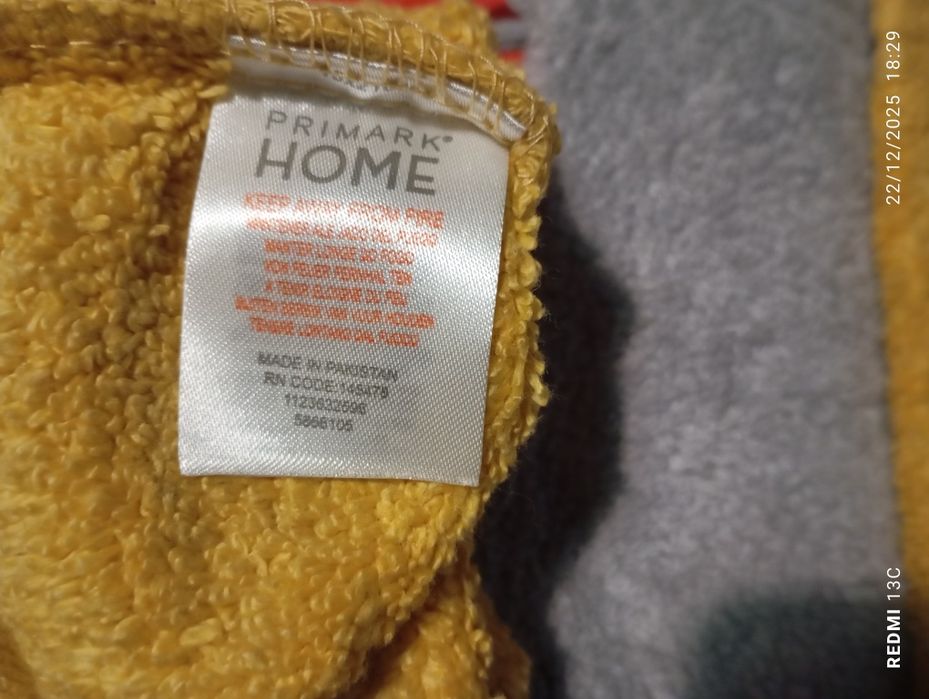 Três pares de "luvas de banho"