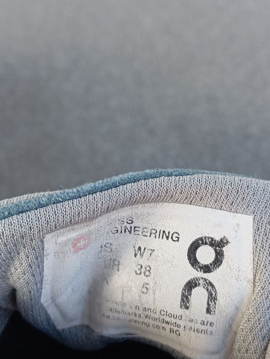 Buty On Running Cloud Swiss Engineering Waterproof Rozmiar 38