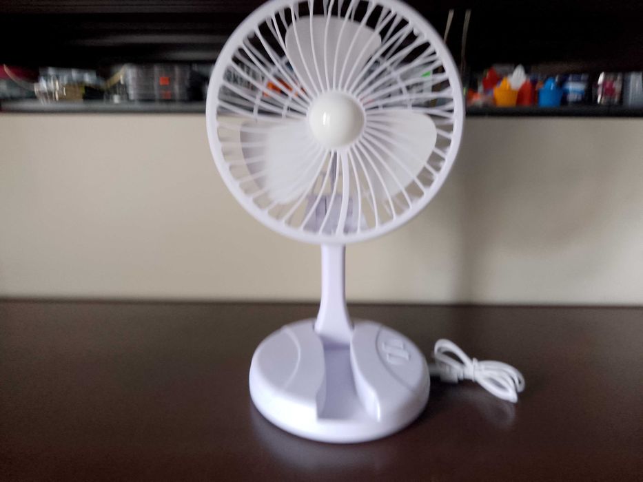 wiatrak biurkowy na akumulator ładowany usb do sieci do samochodu nowy