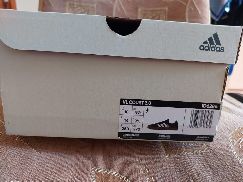 Кросівки adidas (оригінал)