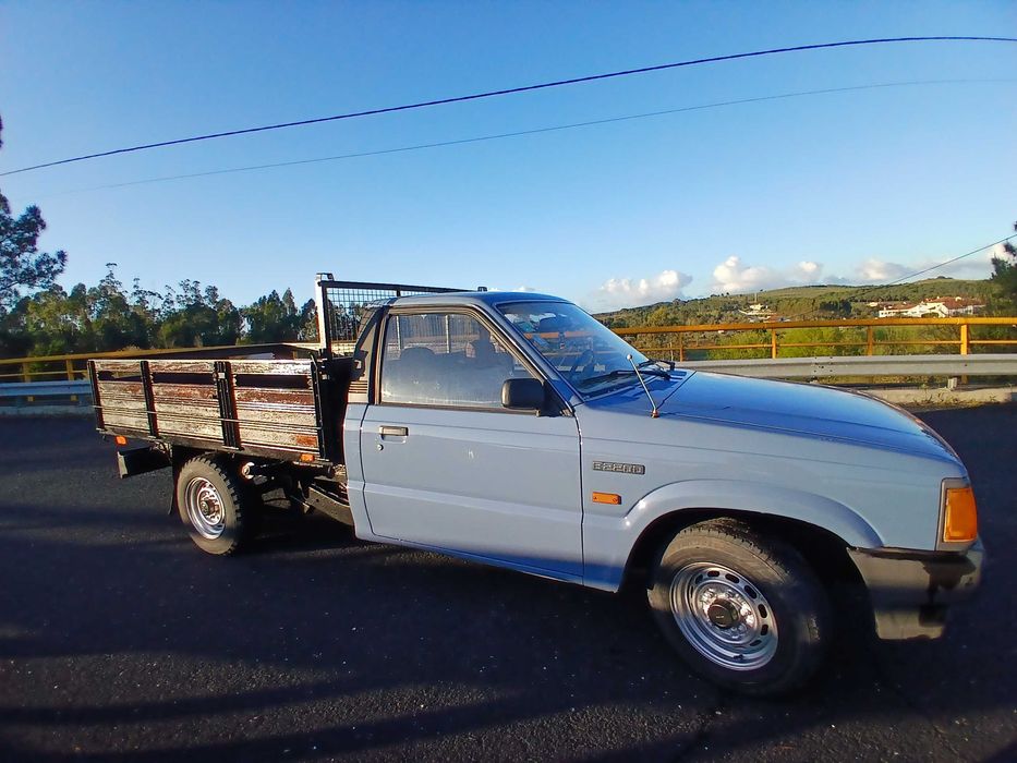 Mazda b2200 3 lugares