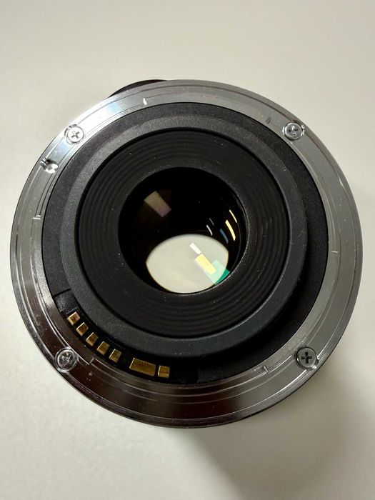 Canon EF-S 10-22mm f/3.5-4.5 USM + EW-83E + filtro Kenko 77mm
