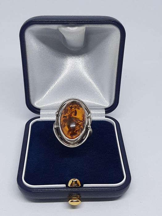 Piękny pierścionek ze srebra, srebro 925 z bursztynem