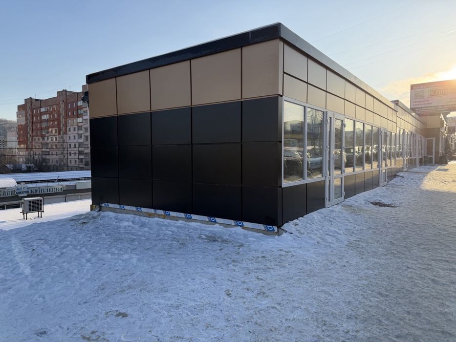 Оренда торгового приміщення з площадкою на вулиці