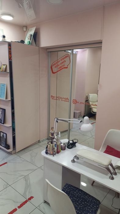 Продается салон красоты в центре города.