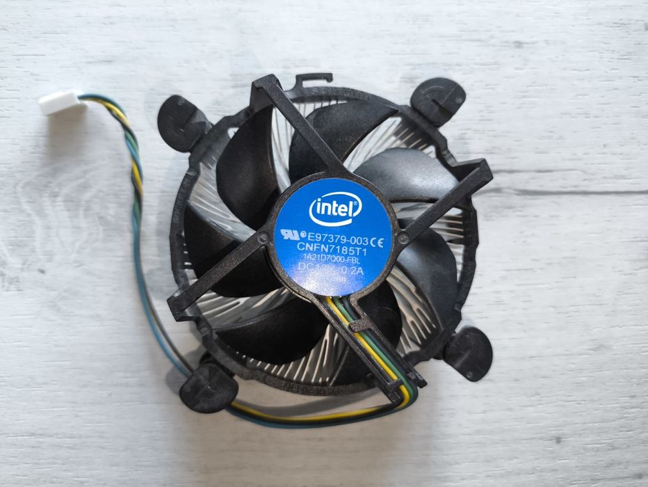 Процессор intel celeron g3900 + інтеловський боксовий кулер