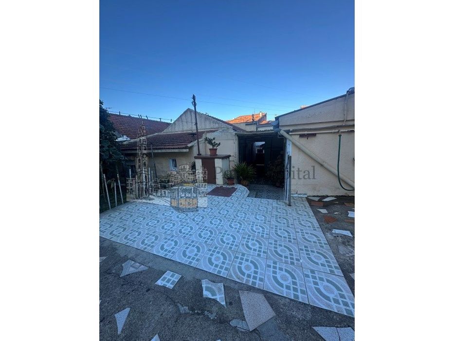 Conjunto de Casas Antigas para Reabilitar Investimento em Custóias,...