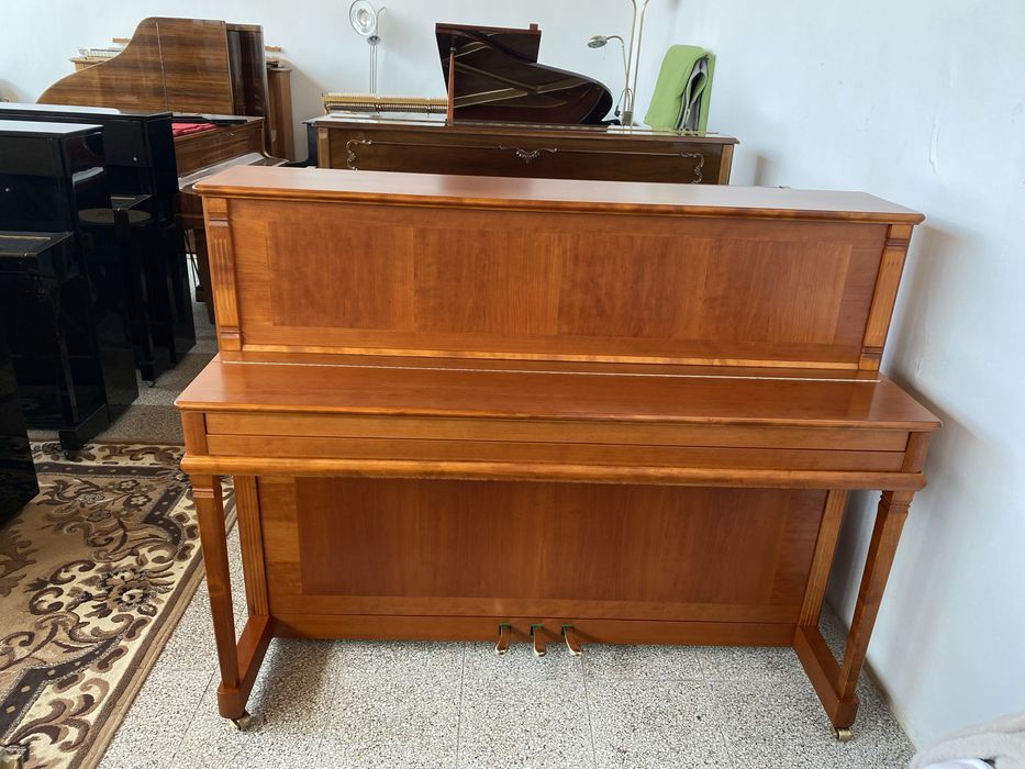 Piękne pianino Hellas