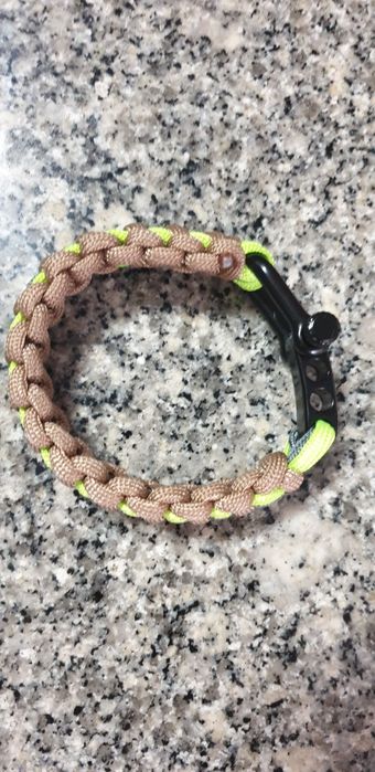 Pulseira de sobrevivência