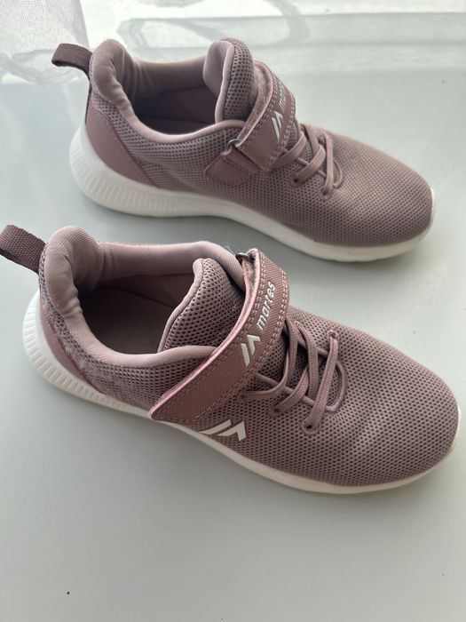 Dziecięce buty sportowe 33
