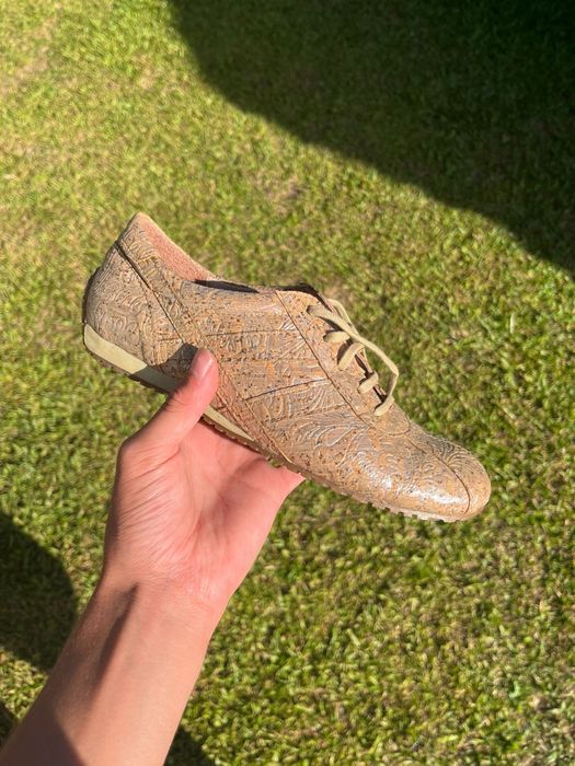 Sapato de senhora em cortiça