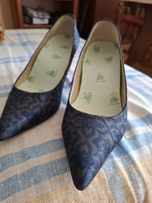 Sapatos de cerimónia da Globe em tecido