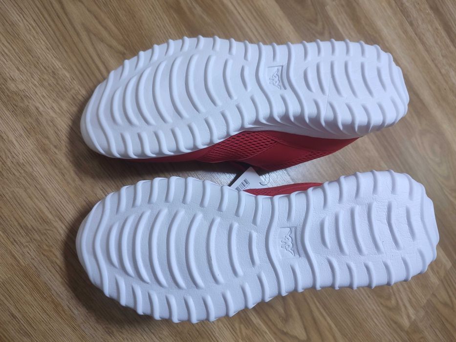 Продам червоні чоловічі італійськаі кросівки Kappa