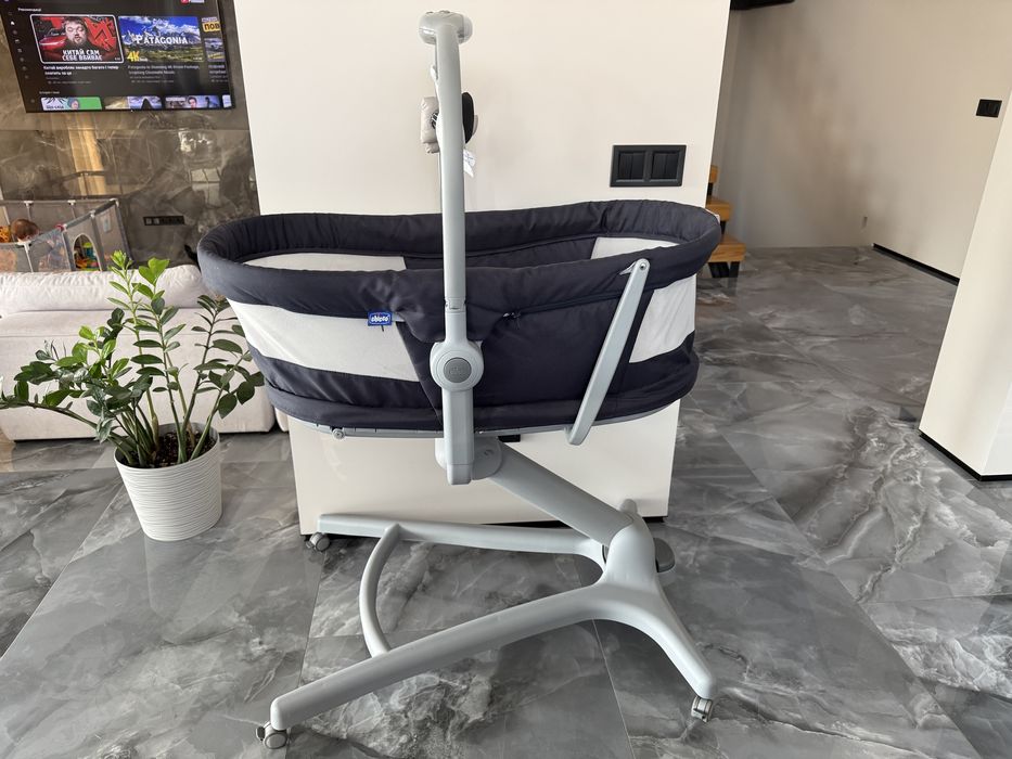 Chicco baby hug 4 в 1 ліжечко/шезлонг/стільчик