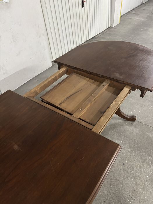 Mesa de madeira maciça extensível