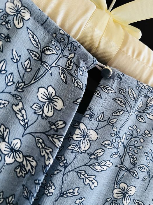 Pepe Jeans sukienka w kwiaty niebieska L