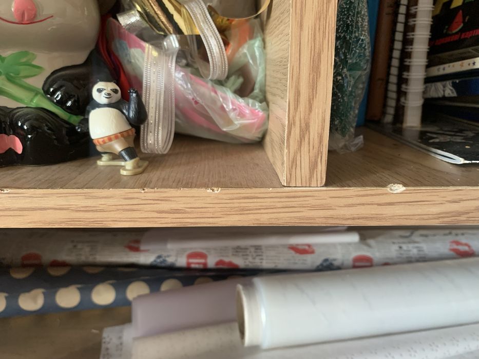 Стіл компʼютерний з надбудовою.