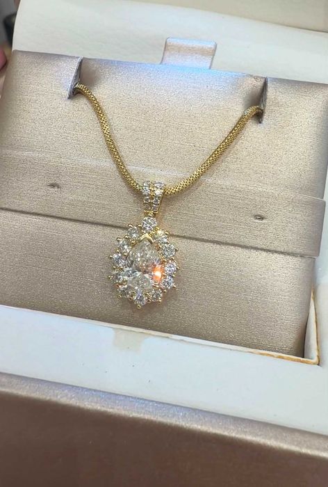 Wisiorek z diamentami naturalnymi 1.62 CT