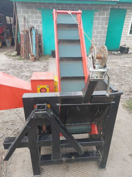 Подрiбнювач гiлок на трактор. Шкiв-120 з транспортером (+запаснi ножi)