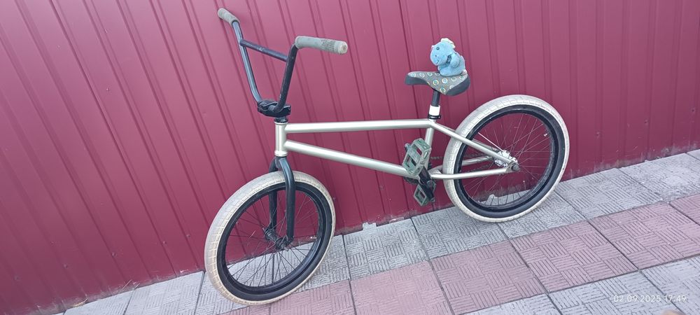 Велосипед BMX в отличном состоянии.