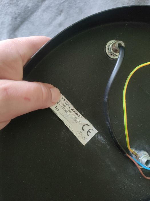 Czarno złota lampa sufitowa Na trzy żarówki.