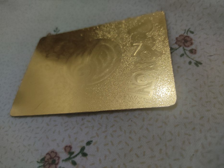 Carta pokemon gold pikachu