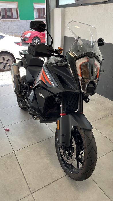 KTM 1290 de garagem semi-nova