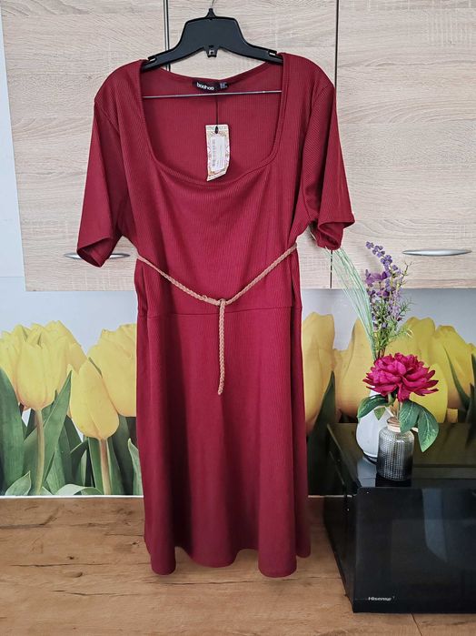 Nowa, wygodna, bordowa sukienka Boohoo rozmiar 50 poliester/elastan