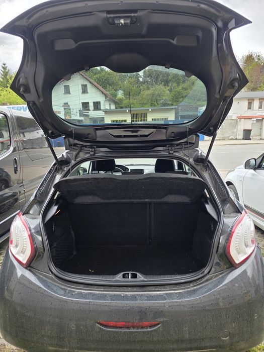 Peugeot 208 benzyna sprzedam
