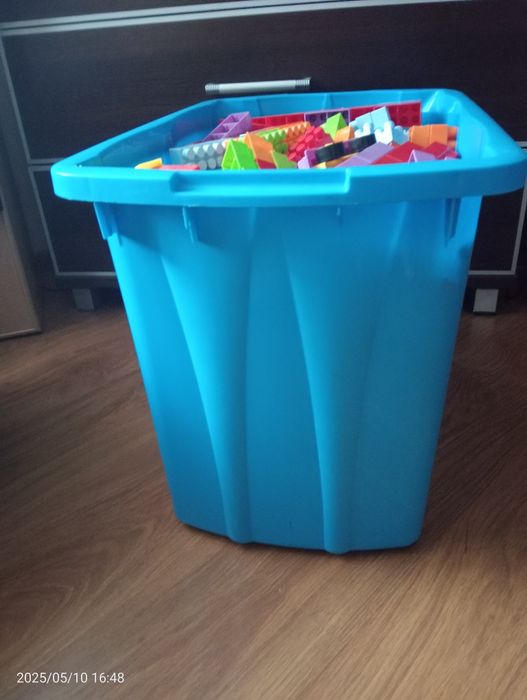Klocki konstrukcyjne 900 szt. + Okna drzewka