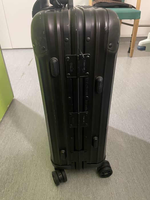 Rimowa SuitCase Aluminio preta