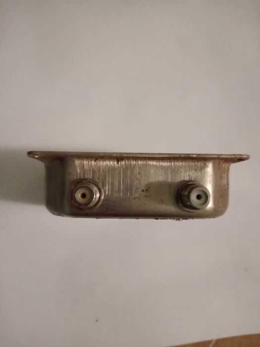 UHF MODULATOR VM-104 / 4-way splitter 5-860MHz