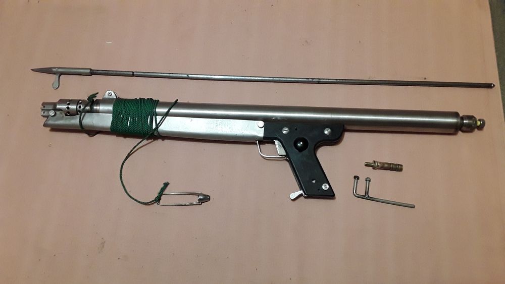 *Ружье для подводной охоты.