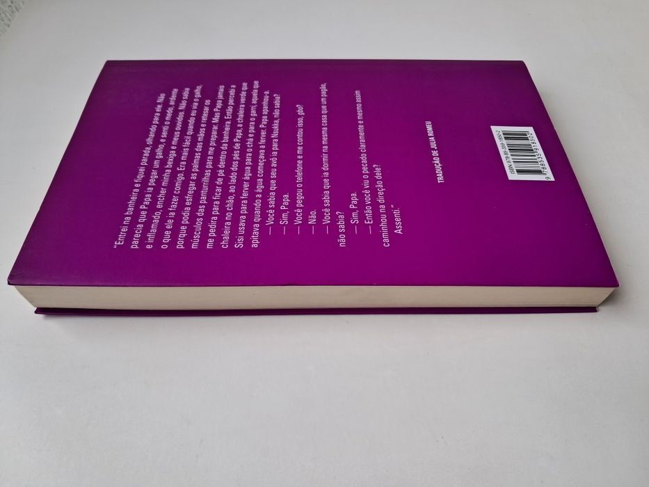 "Hibisco Roxo" - Chimamanda Ngozi Adichie