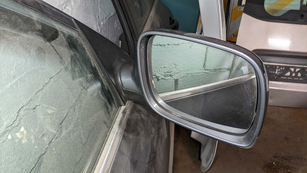Дзеркало Туарег  Volkswagen Touareg 2004