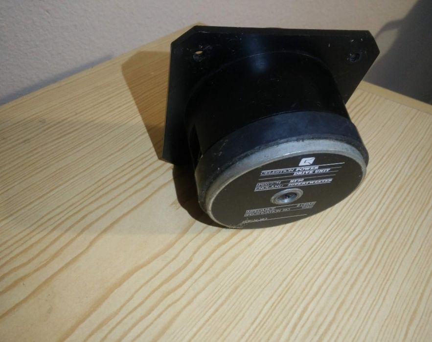 Drivers da celetion HF 50  em excelente estado originais