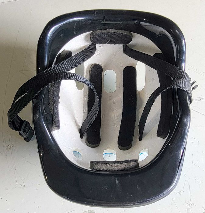 Kask rowerowy dziecięcy.