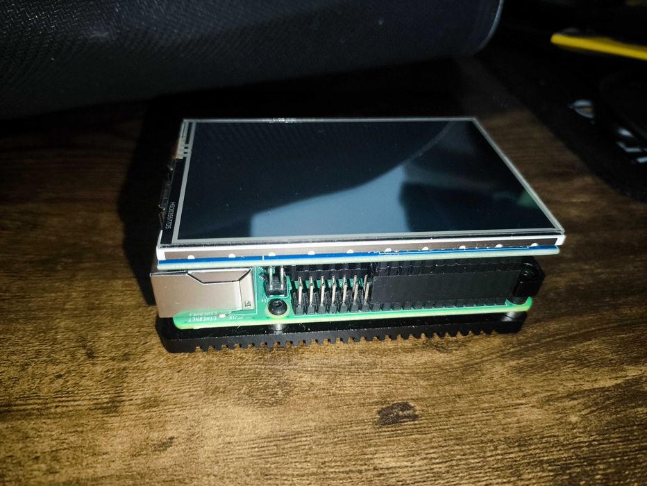 Raspberry Pi 4B 4GB RAM + Ekran GPIO + radiator