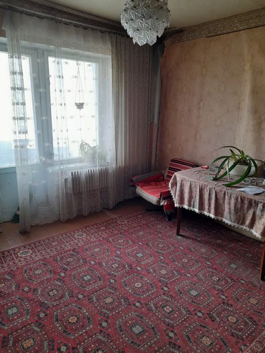 1 - комн. квартира,  7/16 эт. район ул. Титова, ул. Янгеля большой балкон.