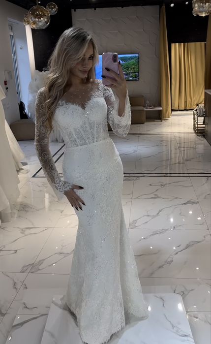 Елегантна весільна сукня