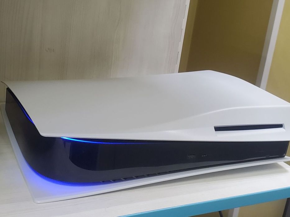 Б/у Игровая приставка Sony playstation 5 825gb
