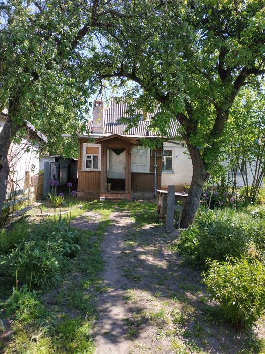 Продаж будинку 62,3м2 і земельної ділянки 10 соток.