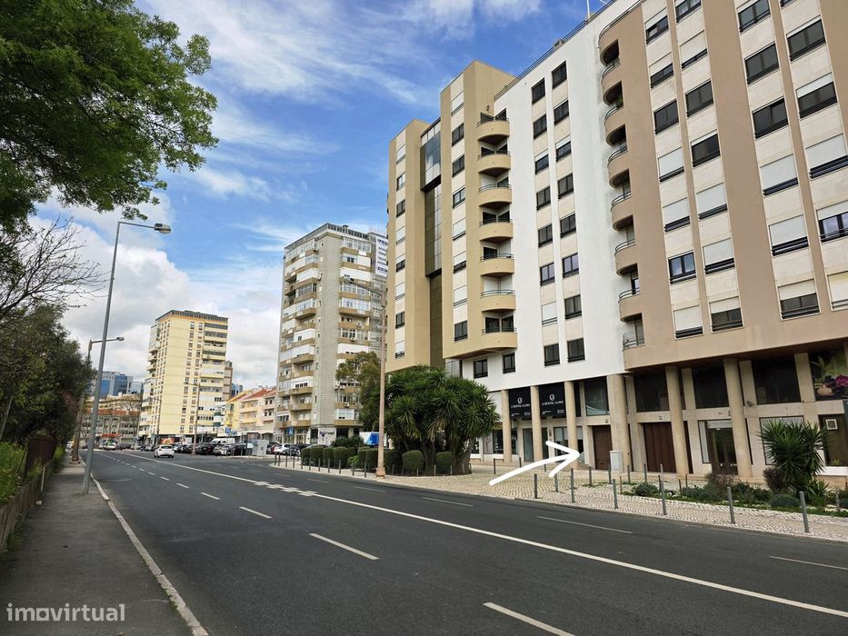 Lugares de estacionamento - garagem na Estrada da Luz 106, Laranjeiras