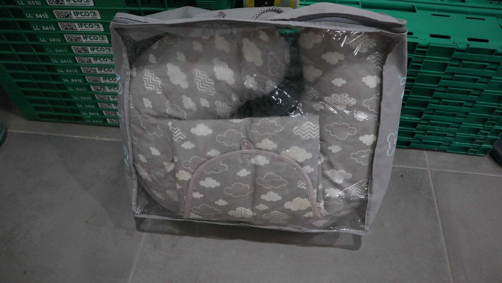 Conjunto bebé - Almofada amamentação e muda fraldas