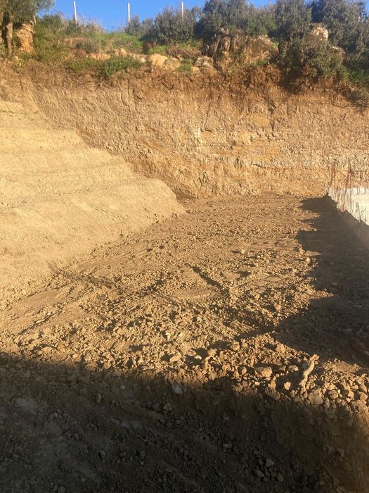 Terraplanagem  e limpeza de terrenos